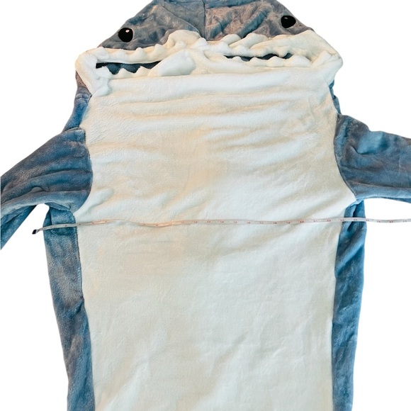 Shark-Themed Plush Pajama Blanket in Blue and White Size Medium NWT - Picture 2 of 10